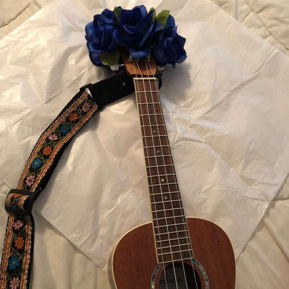 Lei, Blue Ukulele Silk Flower Lei, New by nancyb - Picture 3 of 3